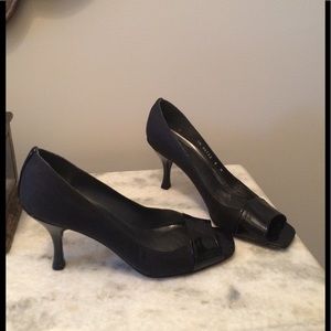 🎉🎉🎉HP🎉🎉🎉Stuart Weitzman heels